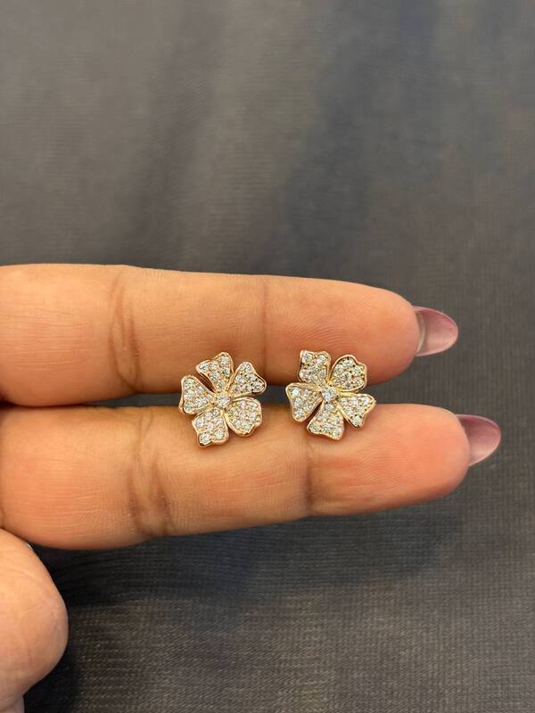 Sliver flower white stone stud with rosegold finish