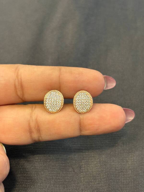 Silver oval stud with rosegold finish