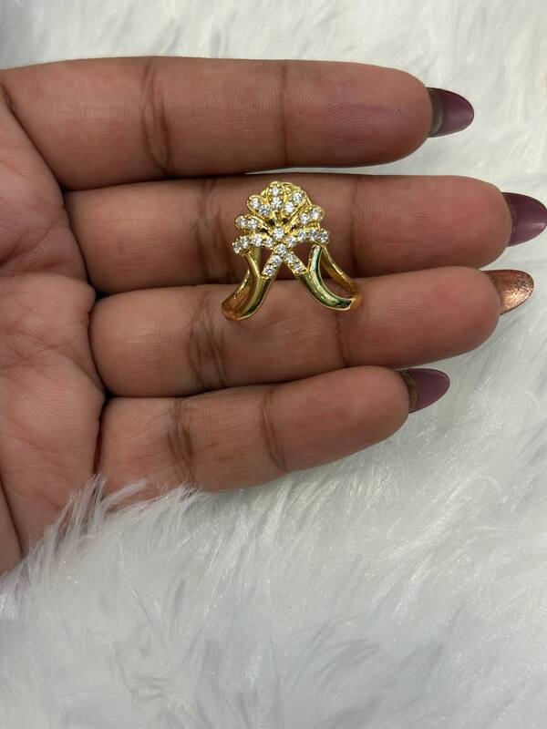 Silver anandhi vangi ring with gold finish