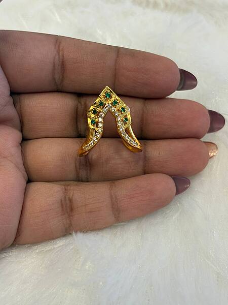 Silver kurinji vangi ring with gold finish