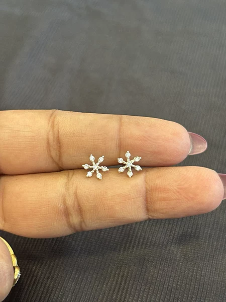 Silver kayal stud