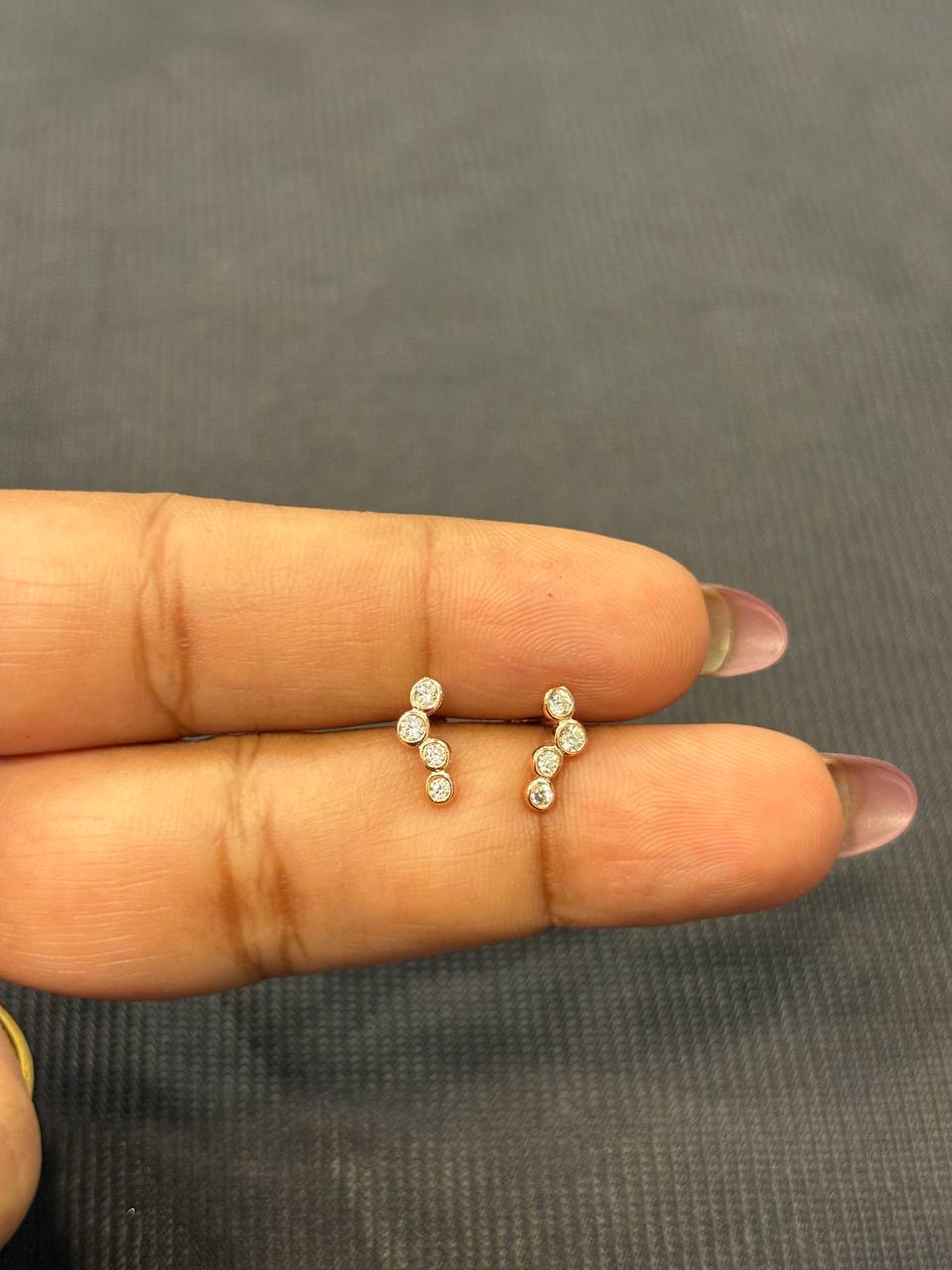 Silver veyon second stud with rosegold finish