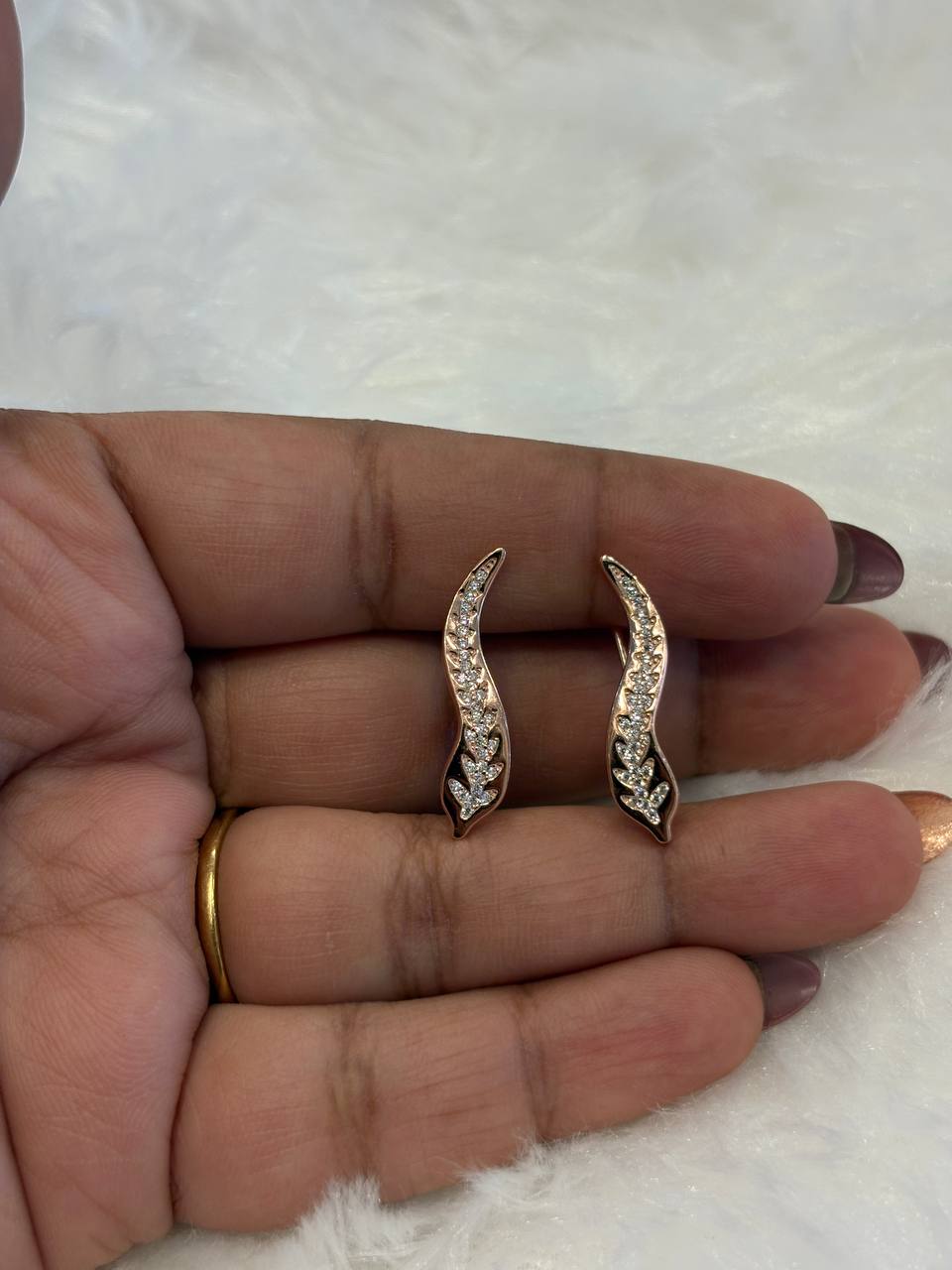 Silver eris ear cuff with rosegold finish