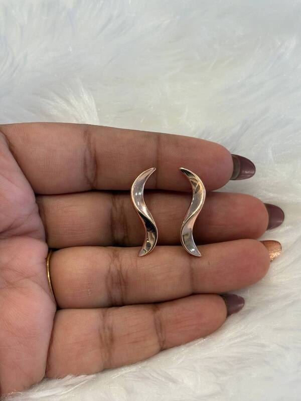 Silver mahi ear cuff with rosegold finish