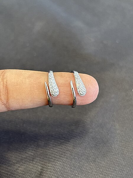 Silver deiva toe ring with rosegold finish