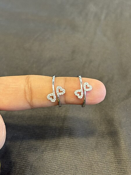 Silver doublw heeart toe ring