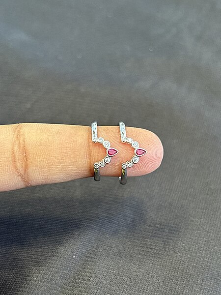 Silver crown pink toe ring