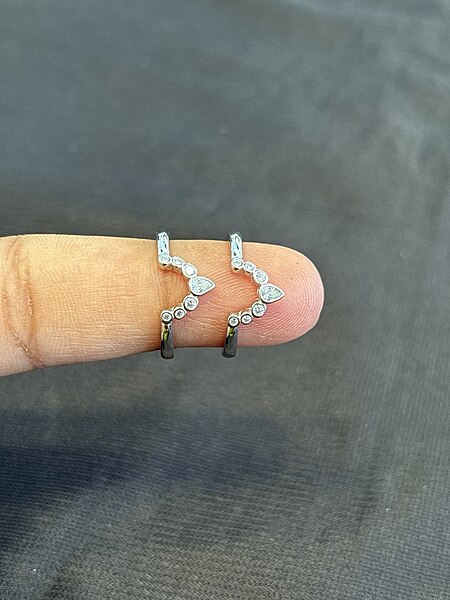 Silver crown white toe ring