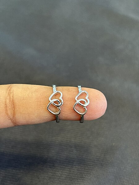 Silver double heart toe ring