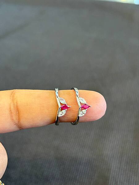 Silver tri stone pink toe ring