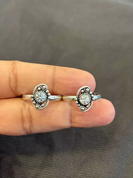 Silver sathya toe ring with antique finish