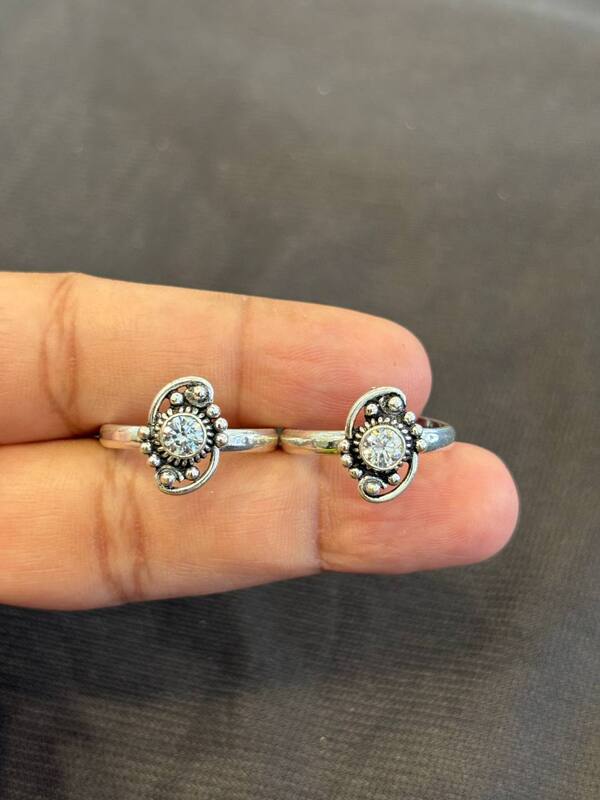 Silver sathya toe ring with antique finish