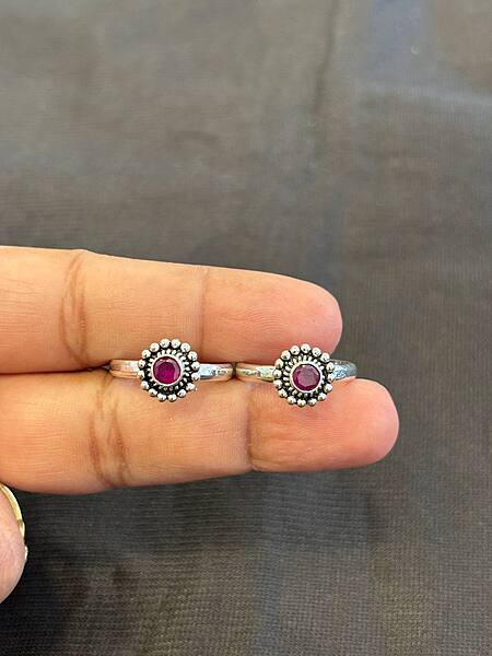 Silver single red stone with antique finish