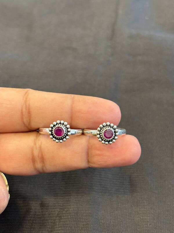 Silver single red stone with antique finish