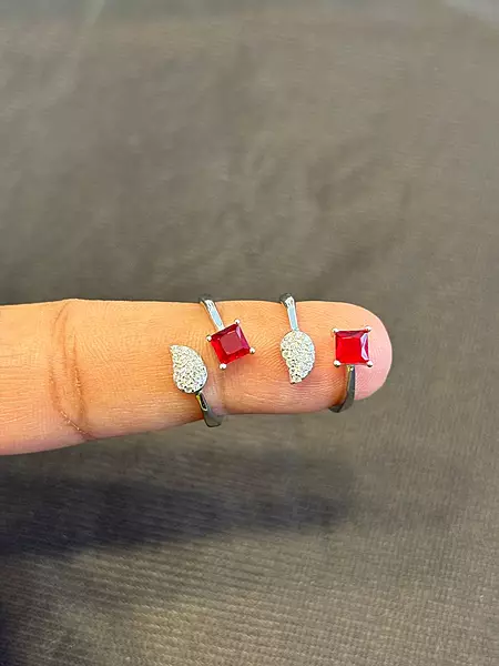 Silver leaf red toe ring