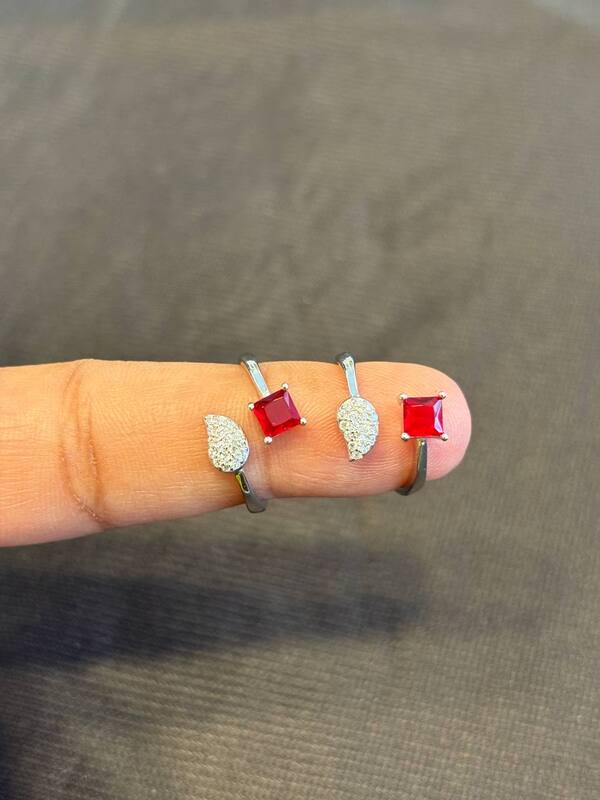 Silver leaf red toe ring