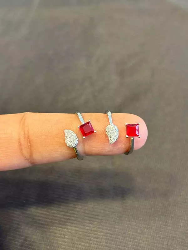 Silver leaf red toe ring