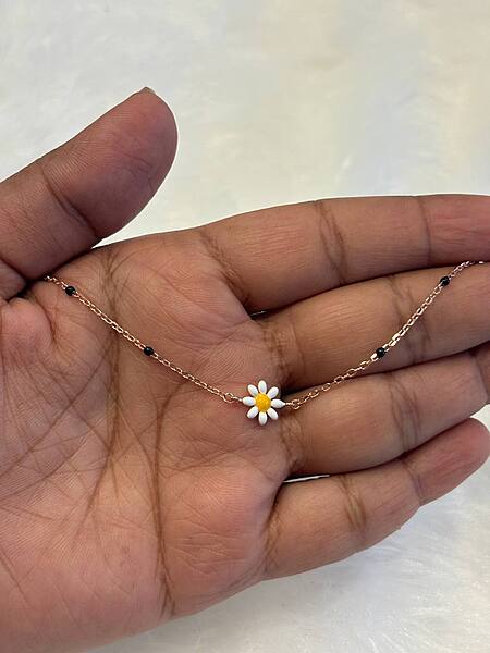 Silver flower white bracelet with rosegold finish