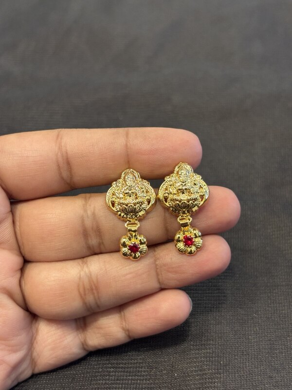 Silver lakshmi red2 stud with gold finish