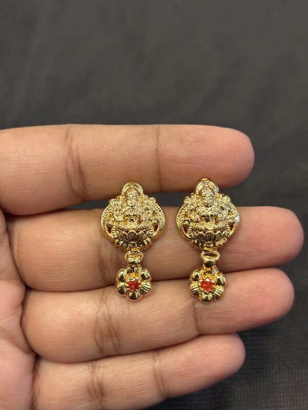 Silver lakshmi orange stud with gold finish
