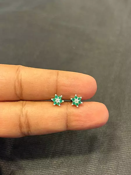 Silver green  seven stone second stud