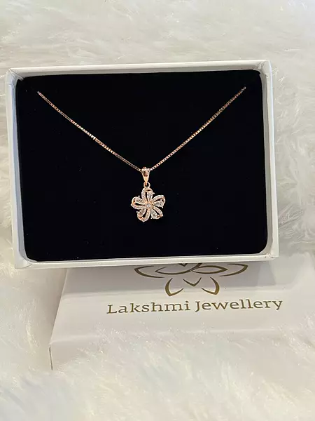 Silver glimmer1 chain with rosegold finish