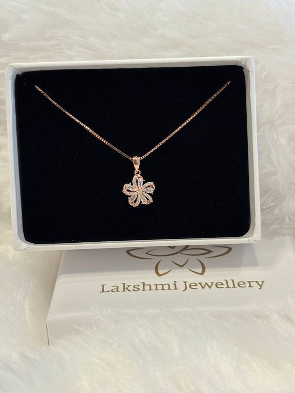 Silver glimmer1 chain with rosegold finish