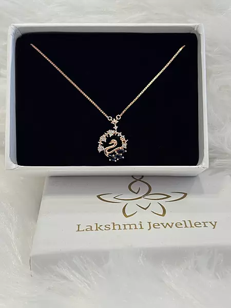 Silver swan1 chain with rosegold finish