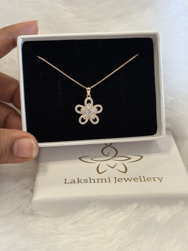 Silver malar chain with rosegold finish