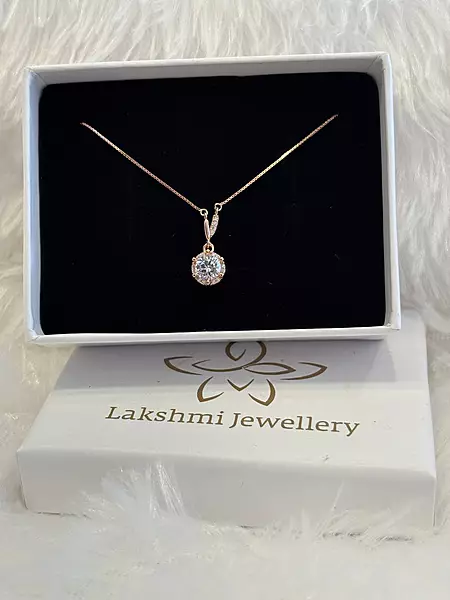 Silver white solotaire chain with rosegold finish