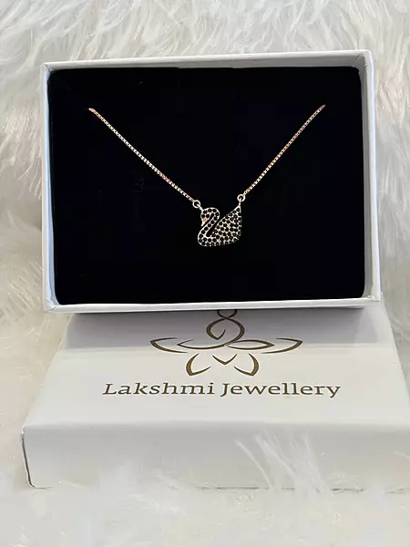 Silver swann1 chain with rosegold finish