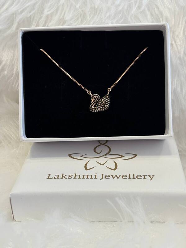 Silver swann1 chain with rosegold finish