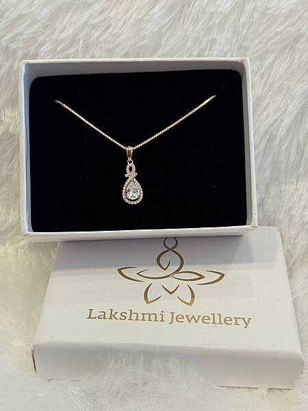 Silver white thilagam chain with rosegold finish