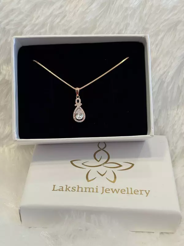 Silver white thilagam chain with rosegold finish