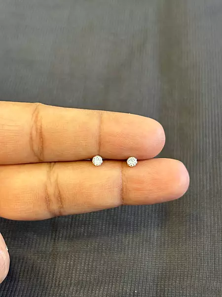 Silver single stonee second stud