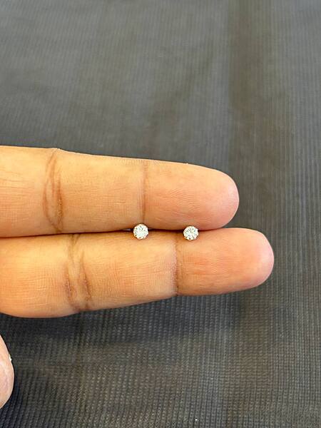 Silver single stonee second stud