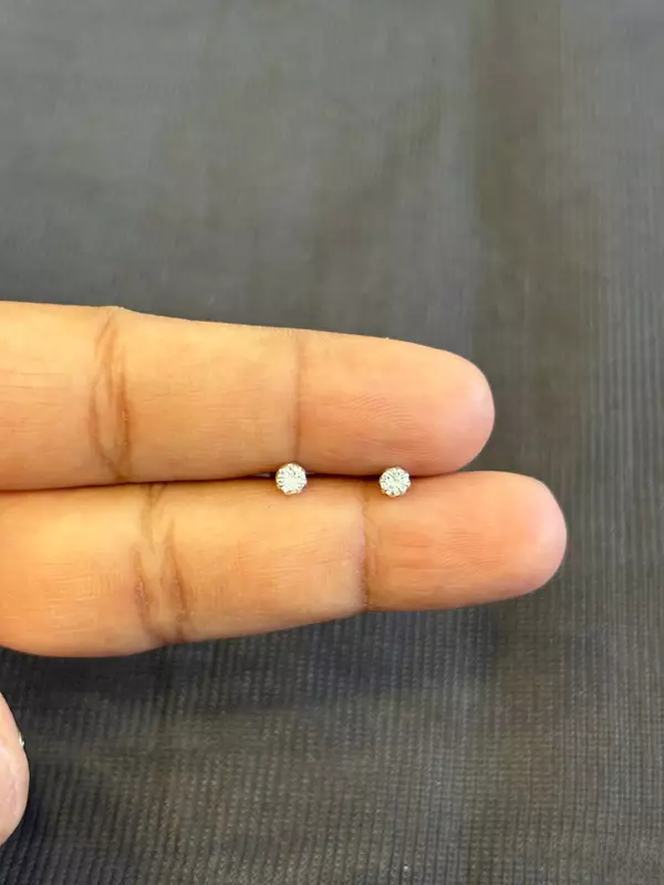 Silver single stonee second stud