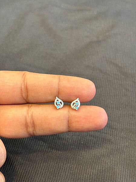 Silver neelam karthigai stud