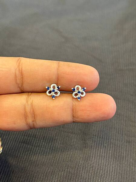 Silver mullai violet stud