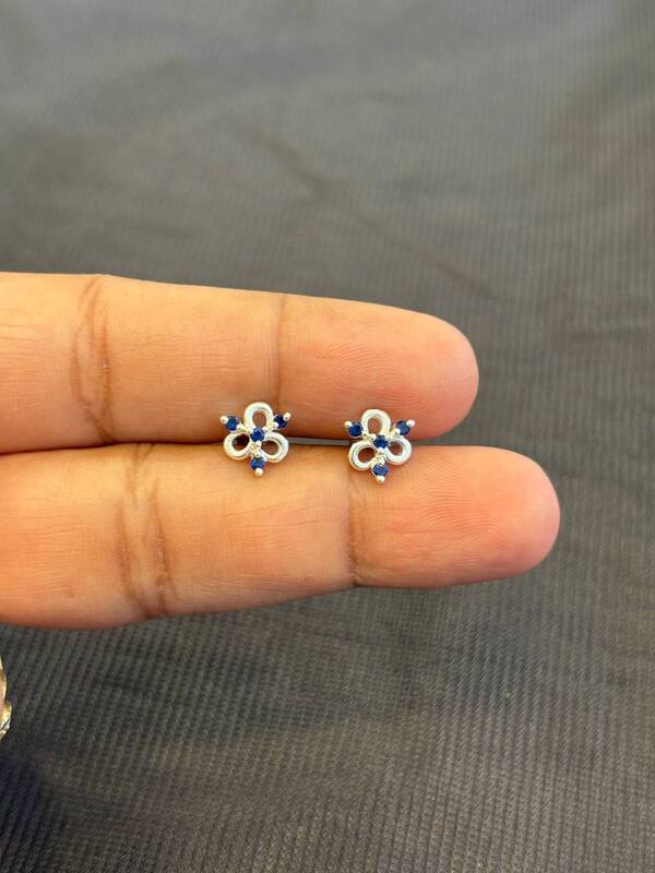 Silver mullai violet stud