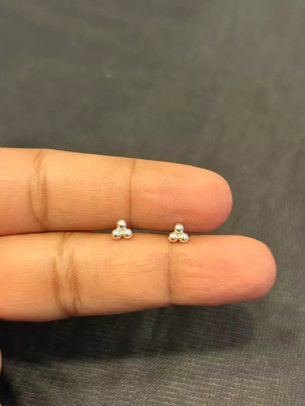 Silver aag stud