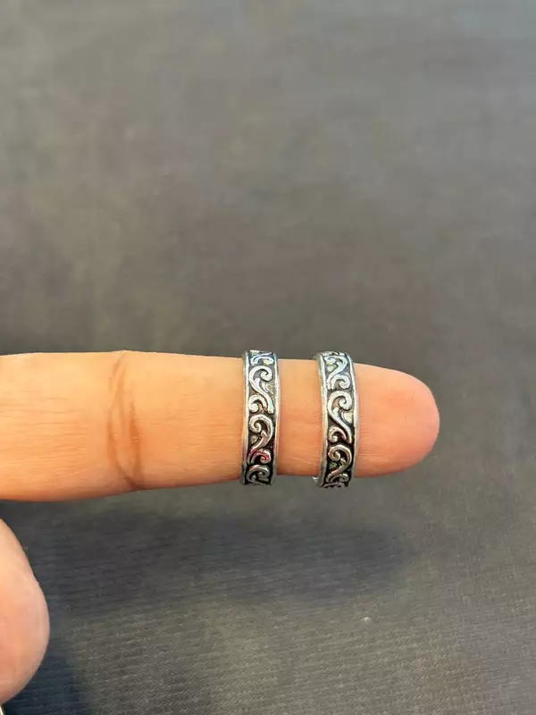 Silver aradhana toe ring with antique finsh