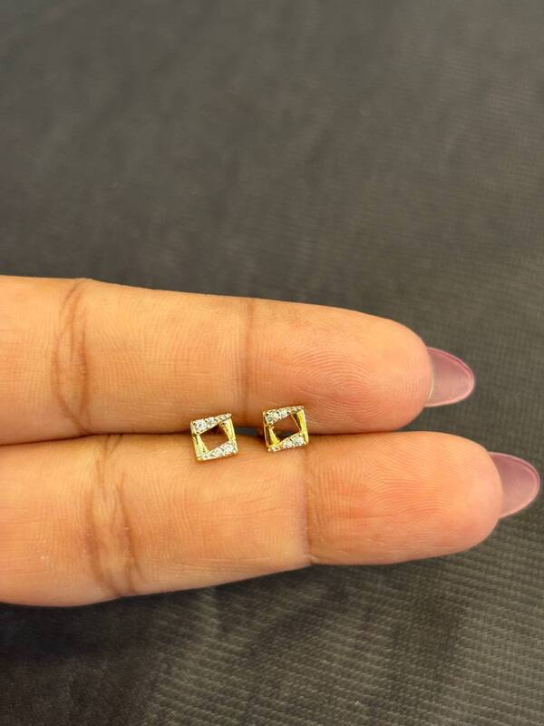 Silver square 9 carat second stud