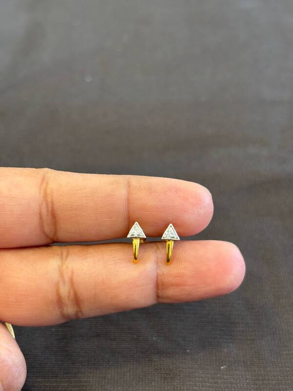 Arrow heart 9 carat stud