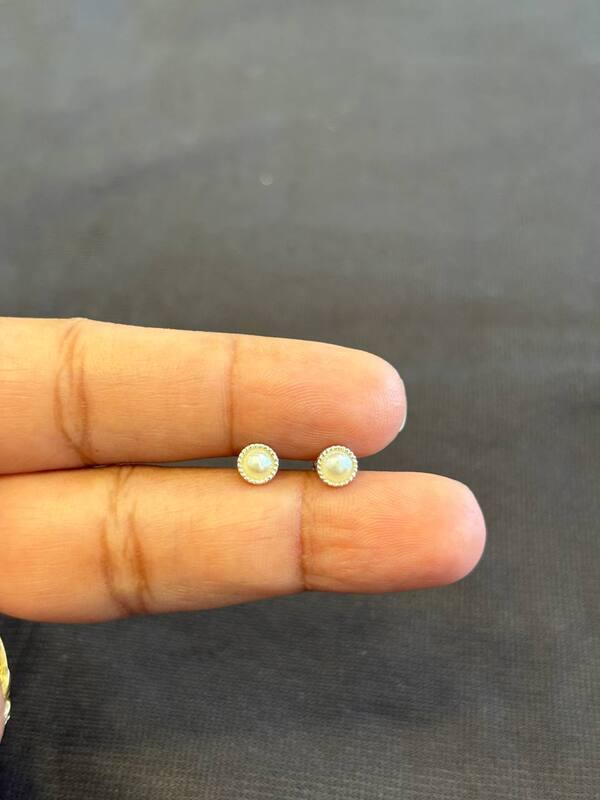Silver pearl stone stud