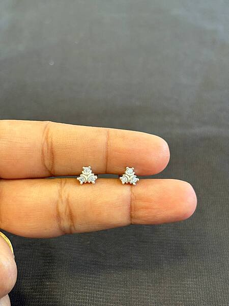 Silver white tri stone stud