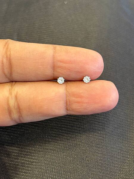 Silver single stone solitaire stud