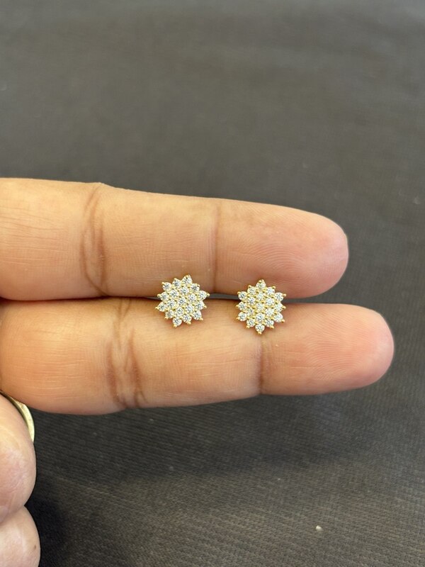 Silver adhira stud with gold finish