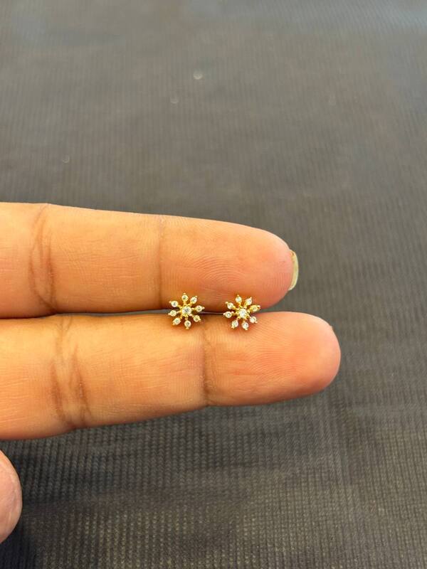 Silver starie stud with gold finish