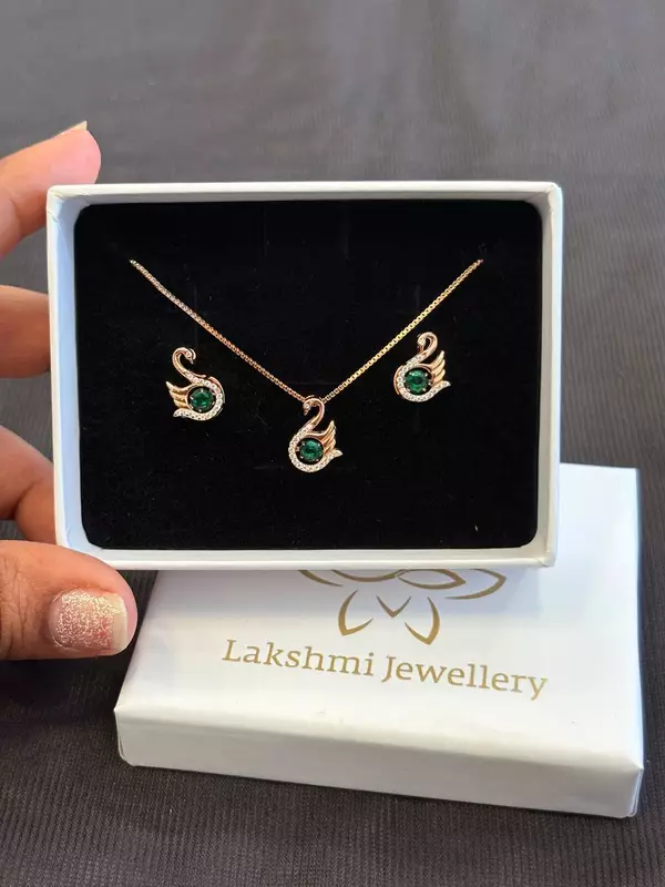 Silver swan green pendant set with rosegold finish